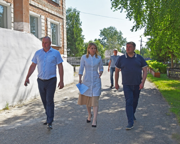 Министр здравоохранения Омской области Дмитрий Маркелов посетил район с рабочим визитом. Министр здравоохранения Омской области Дмитрий Маркелов посетил район с рабочим визитом.